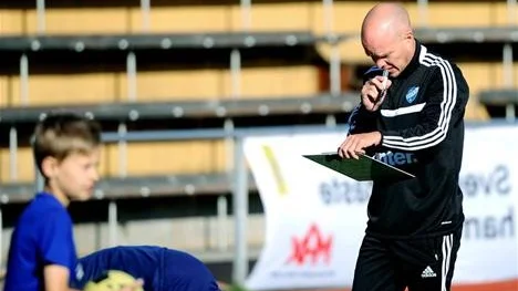 ANGENÄMA PROBLEM. IFK Luleås tränare Fredrik Waara har många spelare att välja på när han ska plocka ut startelvan.