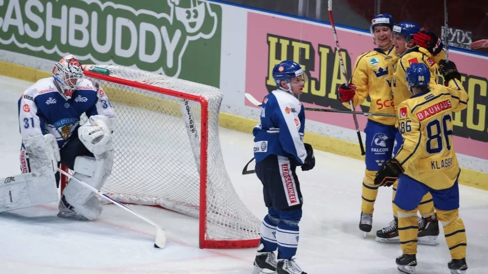 Måljubel. Sverige fick jubla fyra gånger i returmötet med Finland som man vann med 4–2.