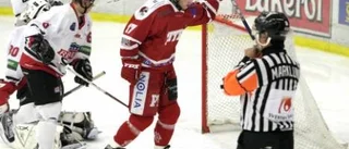 Poängkungen trivdes - tre mål av Olofsson