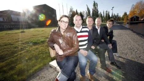 Piteå kommun ska spara miljoner på ett energiprojekt i samarbete med Siemens AB. Från vänster kommunalrådet Helena Stenberg, Jan Ställ, fastighets/servicechef, Andrè Ruuth och Christer Eriksson från Siemens samt Magnus Eriksson, projektledare.