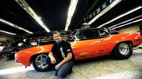 Lars Berglund framför sin ögonsten, en Camaro 69. Med den noterades han för den snabbaste tiden i sin klass.