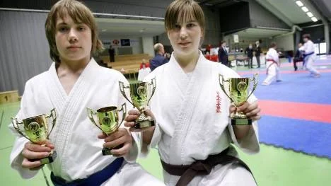 Emil Nilssonoch Petra Eriksson, Älvsbyn, tog varsitt SM-brons karate. (Arkivbild)