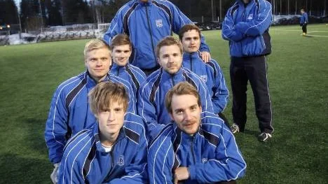 Storfors AIK:s nye tränare Christer Sundqvist övervakar lagets "ryggrad", Längst bak målvakten Per Öhgren, framför honom backarna Robin Olofsson och Tomas Bergvall, sedan mittfältarna Erik Viklund och Fredrik Marklund och längst fram forwardarna Viktor Asplund och Jacob Johansson.