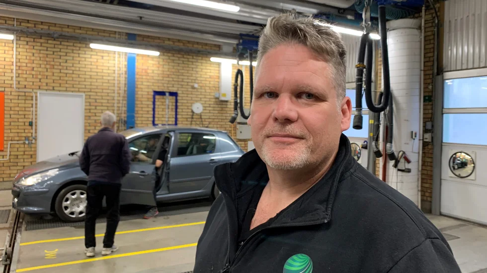 Anders Wising, ny stationschef för Opus bilprovning i Skellefteå ”Det är svårt att få tag i personal. Vi ligger på gränsen hela tiden”.