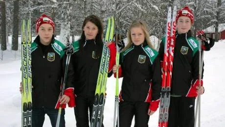 USM-GÄNGET. USM i skidorientering avgjordes i helgen i Bollnäs. Här är några av de norrbottniska deltagarna: Jonas Larsson BAIK, Evelina Wickbom Sävast ski team, Helena Lundqvist OK Vargen, Kalle Henriksson OK Renen.