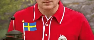 Brittisk komiker går loss på svenskt fika