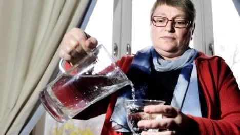 Kristina Stenlund, länsstyrelsen, är inte rädd för att dricka kranvattnet, men faktum är att flera prover som tagits på länets restauranger har fått anmärkning. I ett par fall har vattnet klassats som otjänligt.