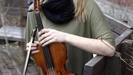 Luciakandidaten Beatrice Lundberg, Pålberget, har spelat altfiol i många år. Musik, sång och dans tillhör hennes stora intressen.