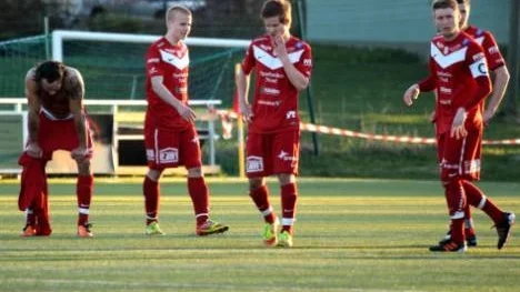 Det var deppigt för Pitespelarna Henrik Millbert, Alexander Rönnqvist och Tomas Lundmark i går. Piteå IF förlorade semifinalen i Stora Coop Norrbotten mot Boden med 0-2. (Arkivbild)