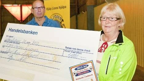 Mari-Ann Lindmark är av Arvidsjaur Lions utsedd till årets Idrotts- och ledarstipendiat. Diplom och stipendiecheck överlämnandes i lördags av Lions Bjarne Hald.