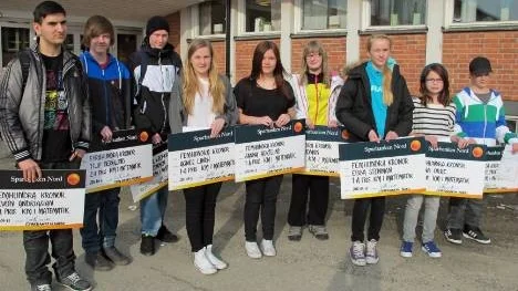 Stolta pristagare i årets KM i matematik i Älvsbyns kommun. Från vänster niorna Levón Andriasyan, Filip Berglund och Niklas Stenman, åttorna Agnes Lind, Sanna Hortlund och Emmy Lidman, samt sjuorna Ebba Stenman, Melina Orre och Adam Ljuslinder.
