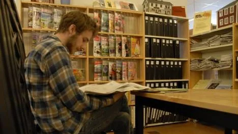 Biblioteket i Moskeosel är som ett vardagsrum för alla. Nu ska verksamheten utredas eftersom det skett en rejäl minskning av antalet boklån 2010.