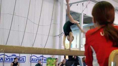 Jenny Knuts, Älvsbygymnasterna, slutade elva i DM. På bilden ses hon på bommen där hon tog 8,70 poäng.