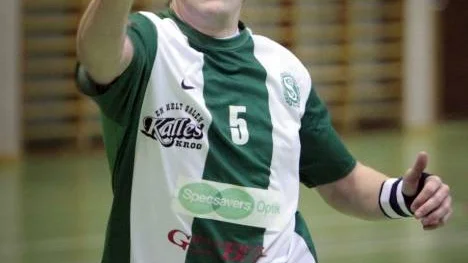 Simon Karlsson (bilden), hans bror Erik och Rickard Jonsson tränar för första gången på länge i dag med Strömnäs GIF inför matchen mot Tyresö i morgon.