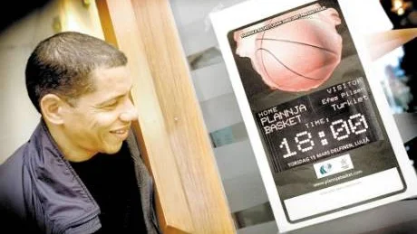 HAR UTVECKLATS. "Idioten som skrek och gormade är borta", skrattar Charles Barton. Nu kan den tidigare Plannjacoachen ta över det svenska herrbasketlandslaget.