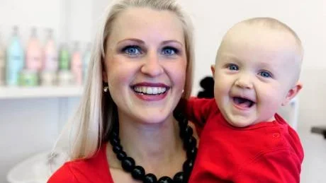 GLADA. Lilla Julia får bli vad hon vill när hon blir stor bara hon trivs, säger mamma Johanna.