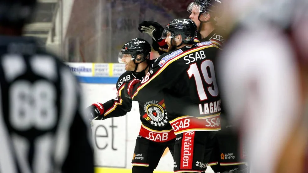 Kvitteringen. Jacob Micflikier satte 2-2 (femte målet för säsongen) i den andra perioden och såg till att Luleå fortfarande var med.