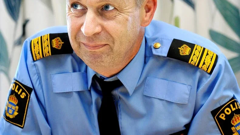 Tar emot tips. Polisens kanslichef Per Karlsson uppmanar allmänheten att lämna tips på aktiviteter som kan leda till hot eller våld med rasistiska motiv.