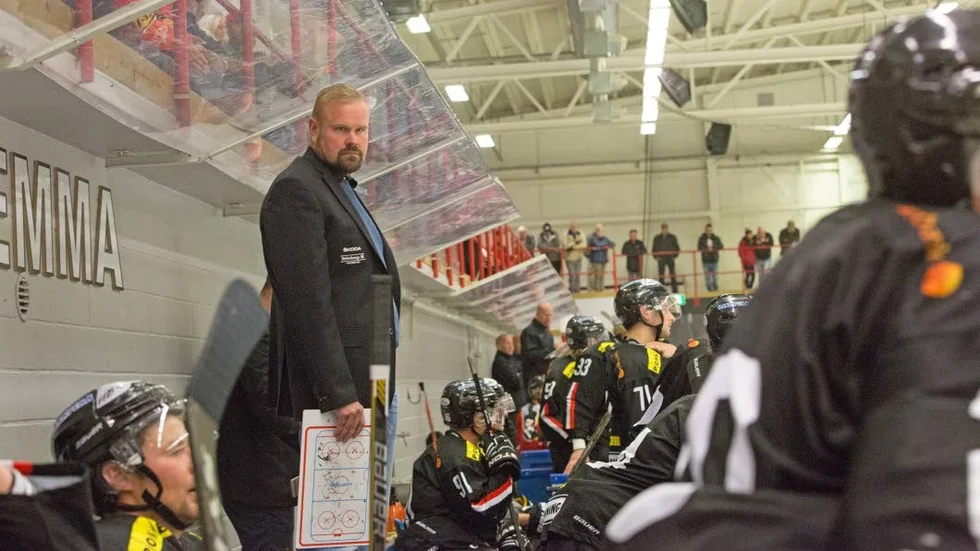 Favoriter. Asplöven får vänja sig vid att bära favoritskapet i Hockeyettan norra.