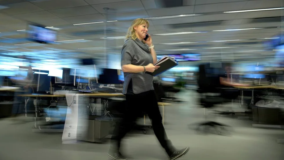 Svenska kvinnor. Borta väsentligt längre från sina arbetsplatser.