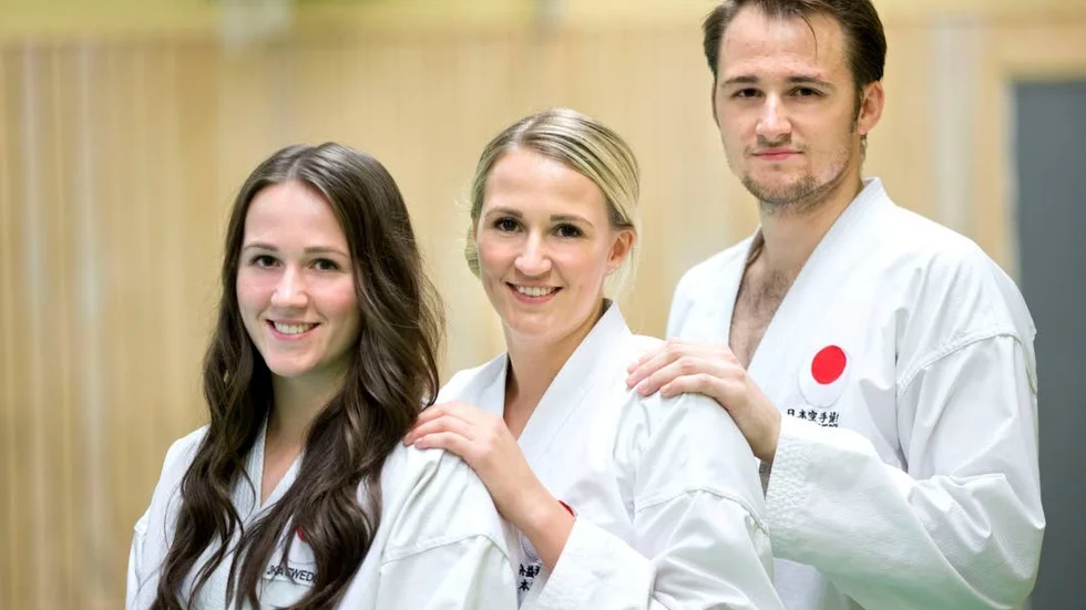 ALLA TOG MEDALJ. Syskonen Renée, Beatrice och André Lindqvist blev trea, tvåa och etta vid Riksmästerskapet i karate.
