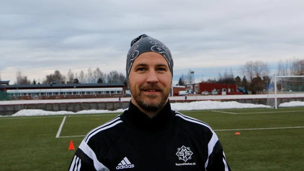 OPTIMIST. "Det blir ett bra år", säger Peter Bergman, tränare för Munksund/S damlag i fotboll.