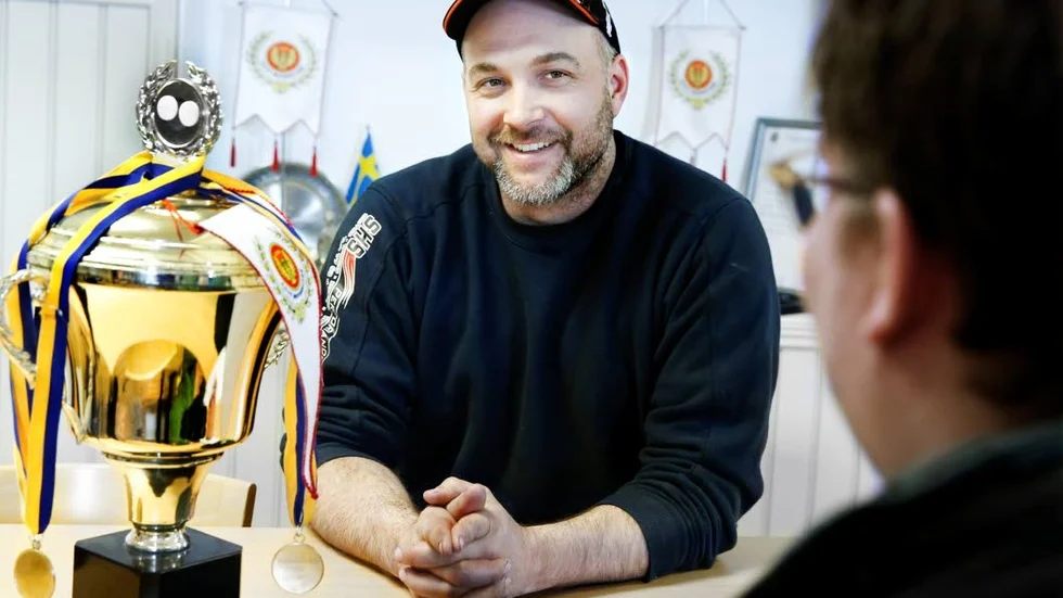 Kluven. Fredrik Tiger, Kalix MK, är nöjd med deltagarantalet, men irriterad över krocken med SM.