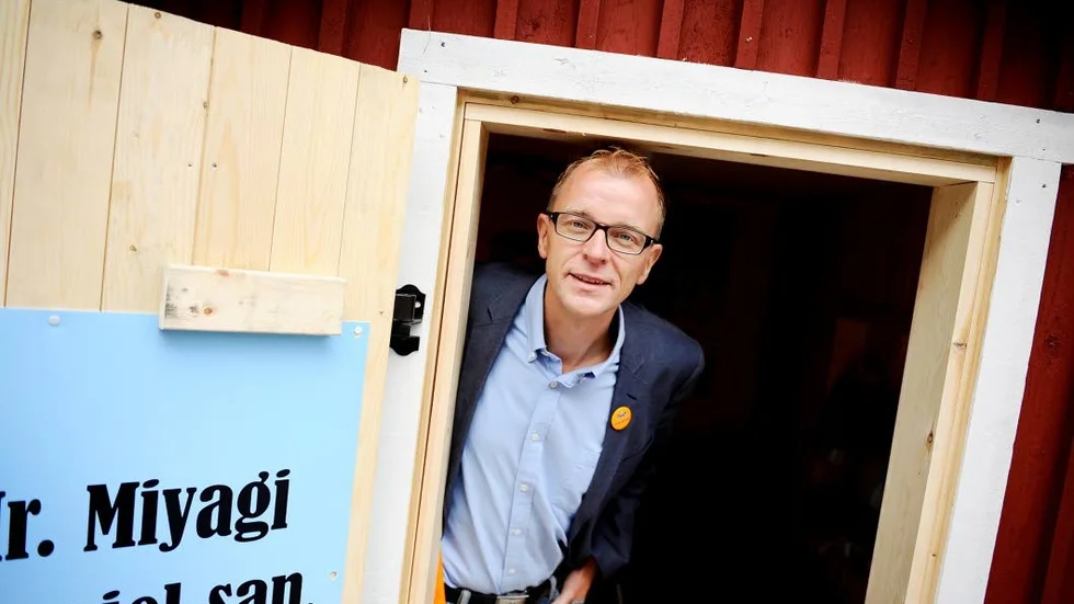 Nej till sanktioner. "Vi ska inte kriga vare sig med vapen eller handel". Jens Sundström går emot Folkpartiets linje att EU ska införa sanktioner mot Ryssland.