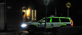 Misshandlades med stol – en misstänkt är släppt