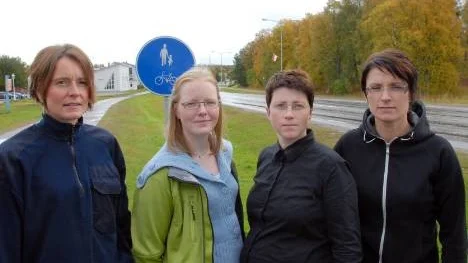 Småbarnsföräldrarna Anna Westin, Anna Blomgren, Grit Horther och Frida Karlman kräver att Arjeplogs kommun bygger ut förskolan.