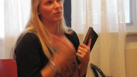 Petra Dahlberg besökte Arjeplog och Laisvall under helgen för att berätta om sitt arbete med "Kysst av spriten", en uppmärksammad tv-dokumentärserie och nu även en bok.