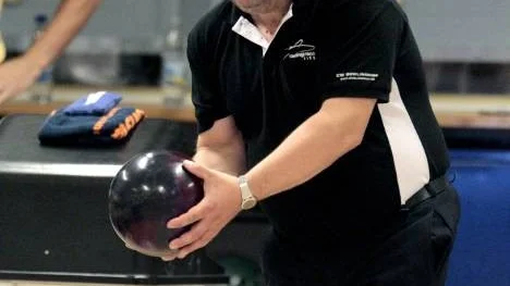Leif Sandberg slog riktigt bra, men hans 908 poäng räckte inte långt. Pite BF föll stort i bowlingens allsvenska premiär.