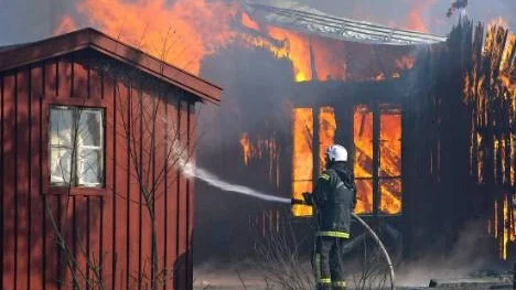 Det så kallade Spiranhuset på Kronan-området i Luleå eldhärjades på torsdagen. Brandmän från Luleå, Gammelstad och Boden bekämpade branden.