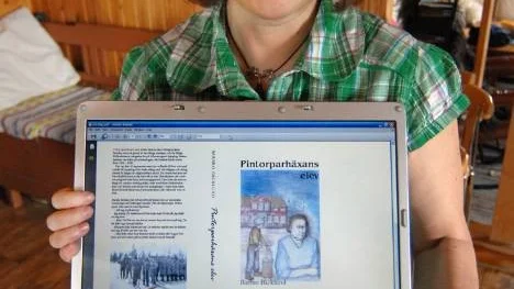 Barbro Bäcklund har fått omslaget per e-post för korrektur. Snart finns hennes debutbok Pintorpshäxans elev ute i handeln.