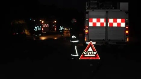 Tre personer fördes till sjukhus efter en olycka natten mot onsdag.