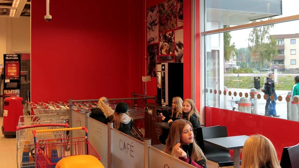 Travkafé. Får ica positivt besked från ATG kan detta bli ett kafé och en spelhörna.