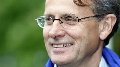 Anders Sundström, Folksam Sveriges vd, avfärdar ryktena som säger att han till våren blir ny vd för Swedbank. "Jag har inte blivit tillfrågad och skulle jag bli det, tackar jag nej", säger Sundström.