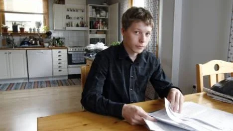 En miss i schemaläggningen på Strömbackaskolan gör att Oscar Pettersson och en av hans kurskamrater måste ägna sommaren åt att läsa in en 50-poängskurs i psykologi för att få ut sina slutbetyg från samhällsprogrammet. "Det är lite väl sent att komma näst sista skolveckan och säga att vi saknar 50 poäng. Vi skulle ha läst in den här kursen utan problem om vi bara fått veta det i tid", säger Oscar.