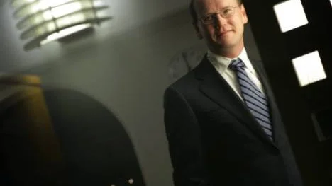 Det behövs investeringar för att pressa tillbaka pessimismen, den växande arbetslösheten och den sjunkande tillväxten, betonade Thomas Östros när han presenterade socialdemokraternas skuggbudget.
