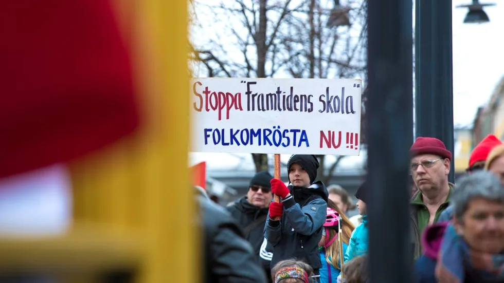 Låt folket få rösta om skolans framtid i Luleå, skriver Karl Petersen.
