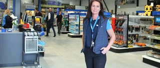 Ahlsell välkomnar in i nya lokalerna