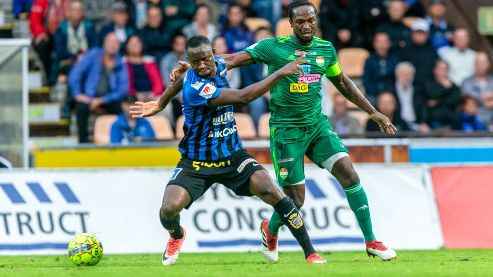 UNT borde ha referat från Dalkurds matcher, skriver Bosse Olofsson. (Bilden visar Sirius Moses Ogbu och Dalkurds Kebba Ceesay när lagen möttes i Allsvenskan 2018.)