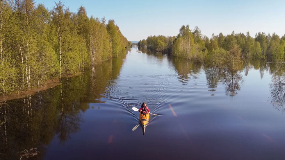Kajsa Simus paddeltur tog två-tre timmar och gick längs en skoterled, mitt på det som vanligtvis är väg 99 och ut till en holme i älven. 