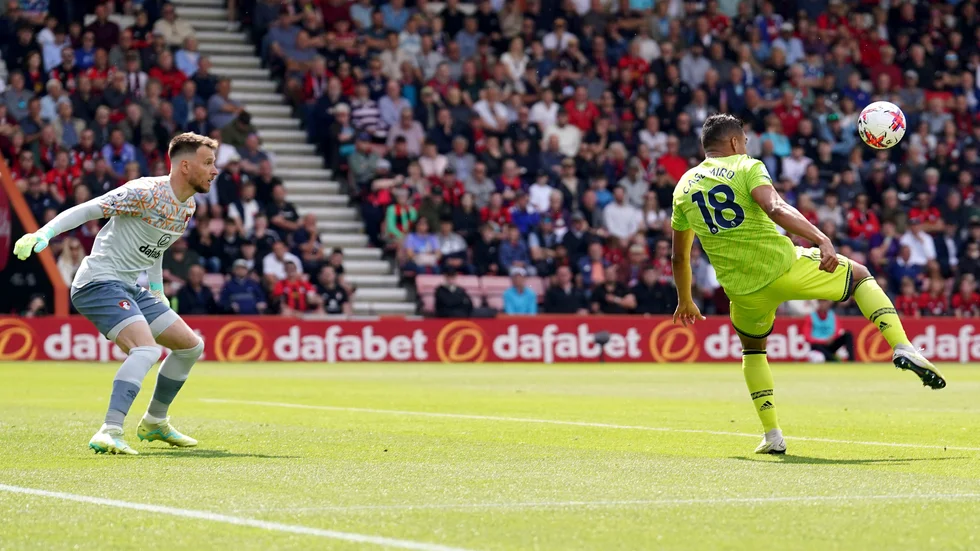 Casemiro (tröja 18) blev stor matchhjälte för Manchester United.