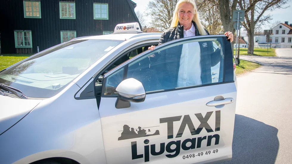 ”Det är såklart lite pirrigt, men framförallt känner jag en stor glädje. Jag älskar det här jobbet, och jag brinner ända inifrån hjärtat”, säger Patricia Fredin om att bli egen företagare och starta Taxi Ljugarn. 