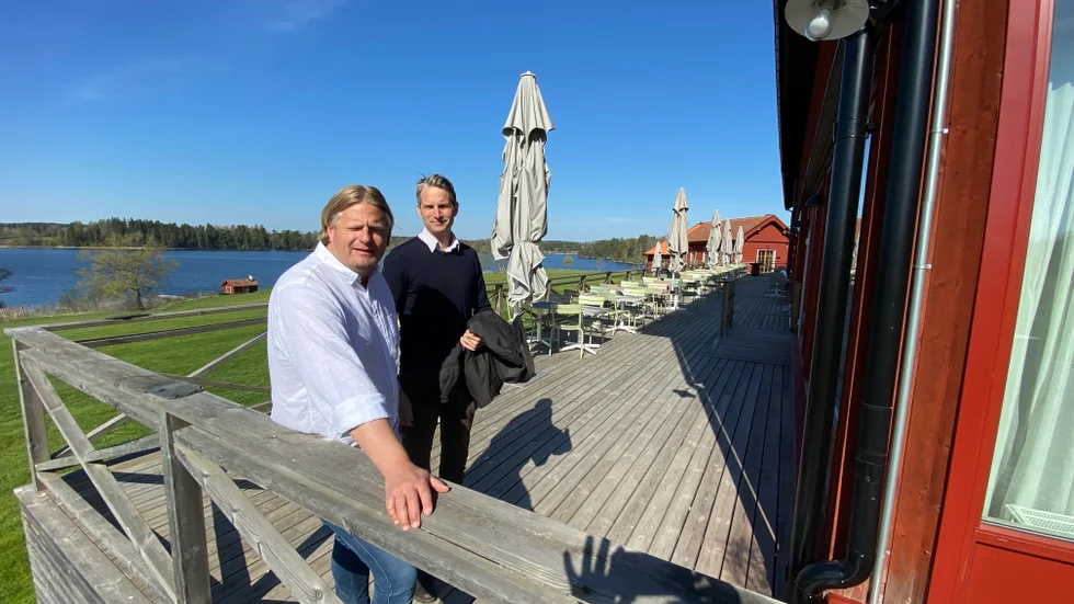 "Vi ska göra klart fastigheterna. Och bygga upplevelsen." Vd:n och krögaren Erik Olofsson och ägaren Erik Brandberg hoppas komplettera Grytsbergs bröllopssomrar med konferensvintrar.