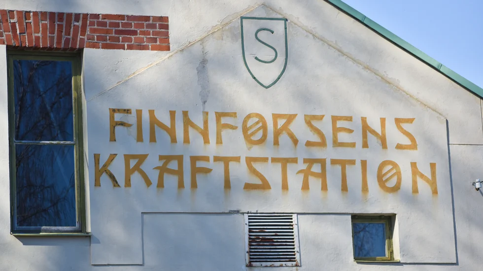 Längre nedströms ligger Skellefteälvens första kraftstation som Skellefteå stad beslutade att bygga under förra sekelskiftet.