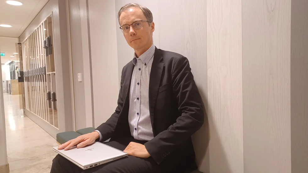 Mikael Bäckman, åklagare på Ekobrottskammaren i Umeå, yrkar på att 52-åringen ska dömas till fängelsestraff.