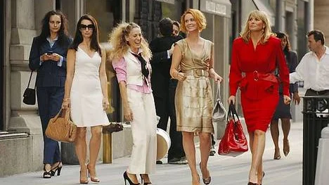 Charlotte, Carrie, Miranda och Samantha är tillbaka. I fredags spelade Kristin Davis, Sarah Jessica Parker, Cynthia Nixon och Kim Cattrall in scener till "Sex and the city: The movie".