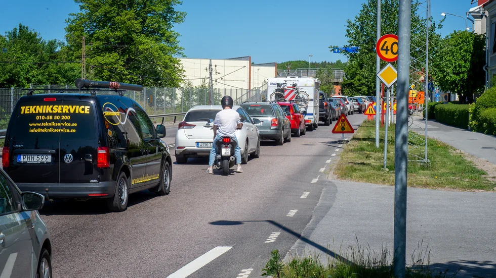 Vägarbetet vid Brunnsgatan har orsakat en del köer under sommaren.
